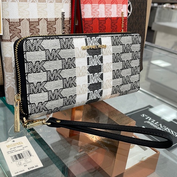 MICHAEL KORS Leather Continental Phone Holder Wristlet Wallet 
Black 
NWT - Picture 8 of 16